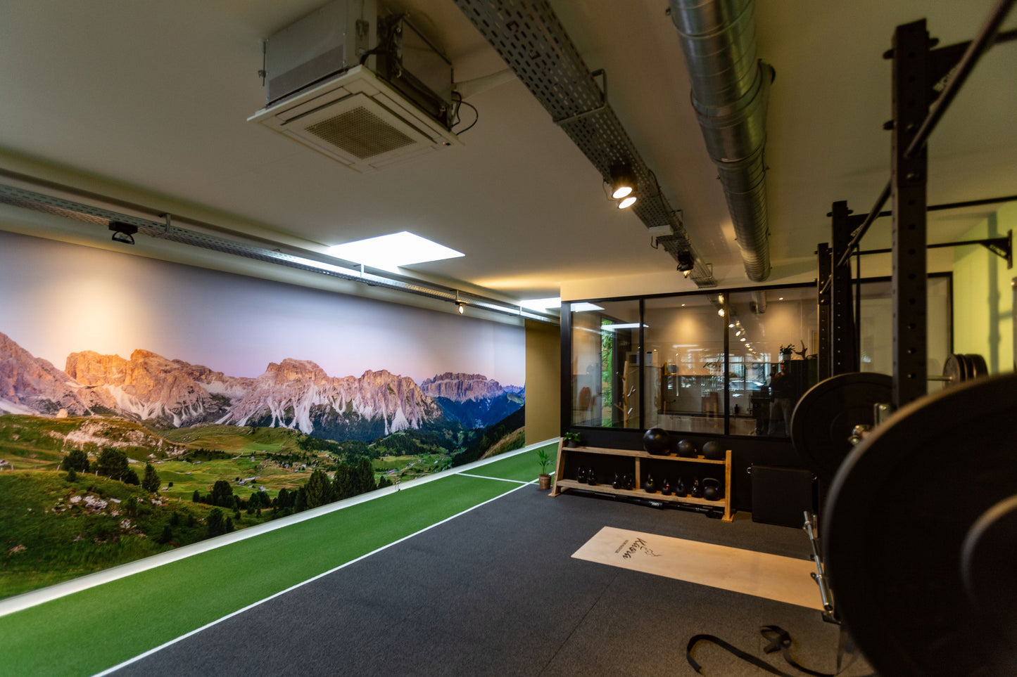 Visgraat SPC vloer in Healthclub Ulvenhout