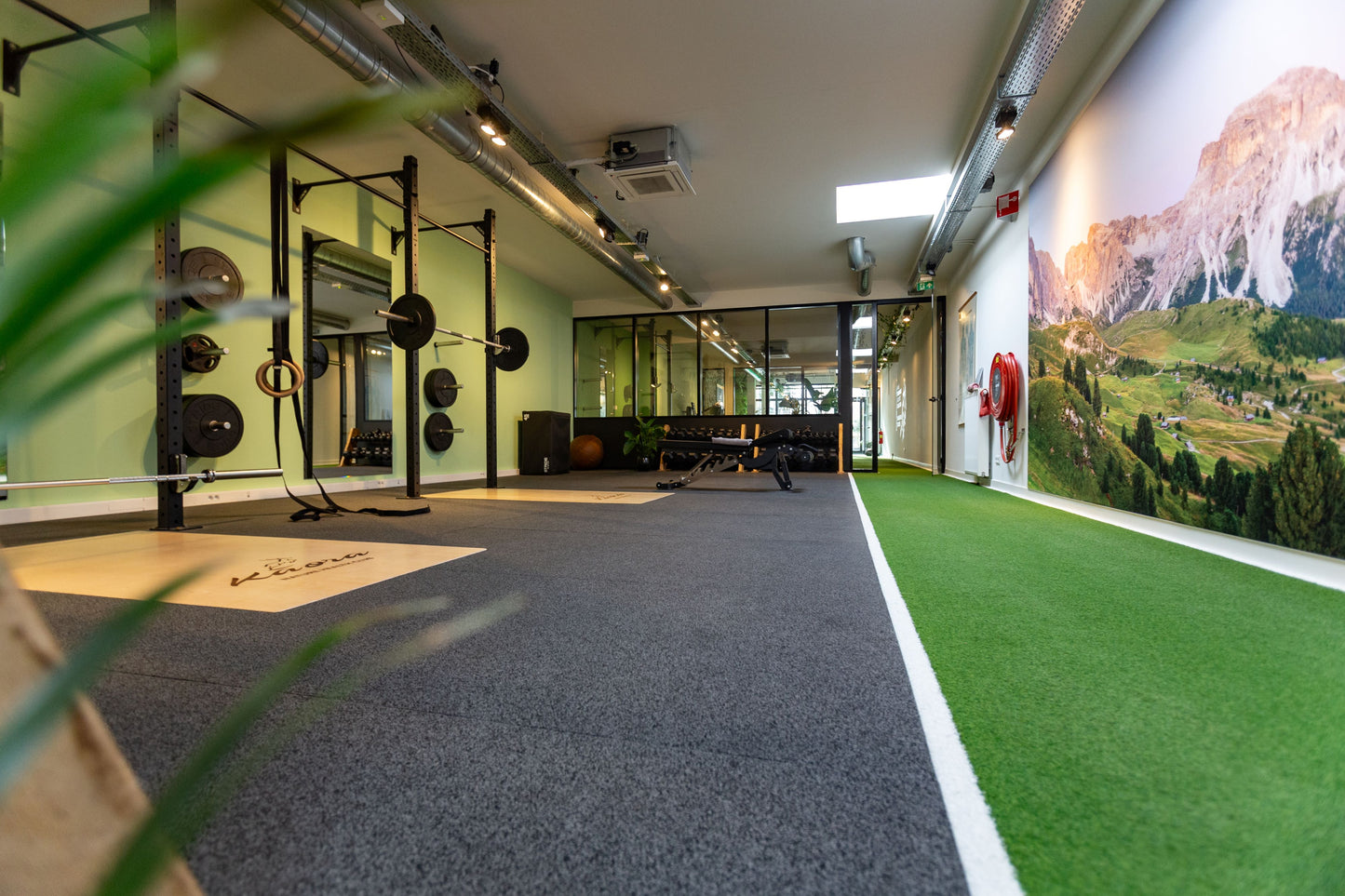 Visgraat SPC vloer in Healthclub Ulvenhout