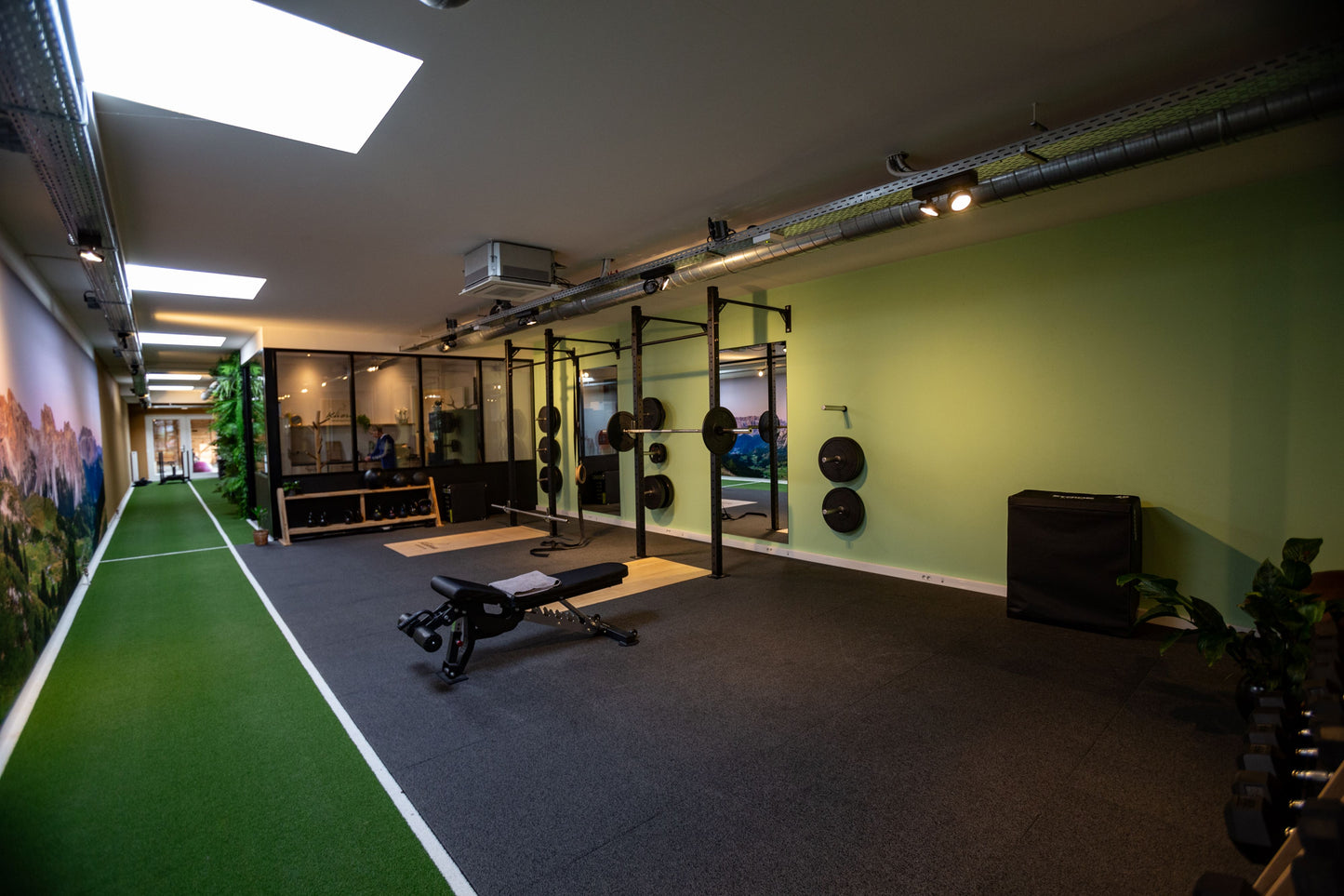 Visgraat SPC vloer in Healthclub Ulvenhout
