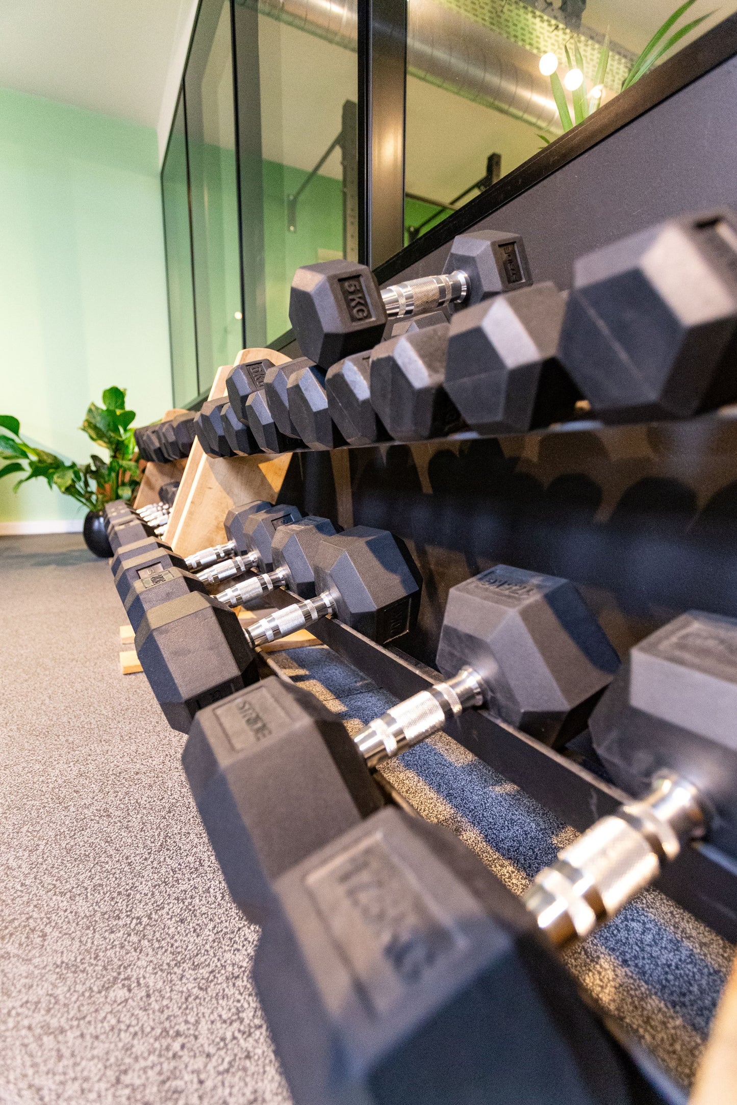 Visgraat SPC vloer in Healthclub Ulvenhout